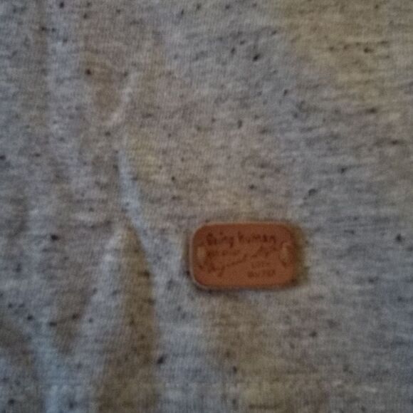 Being Human gray long sleeve V neck spread a smile Tee shirt size M - Picture 5 of 10